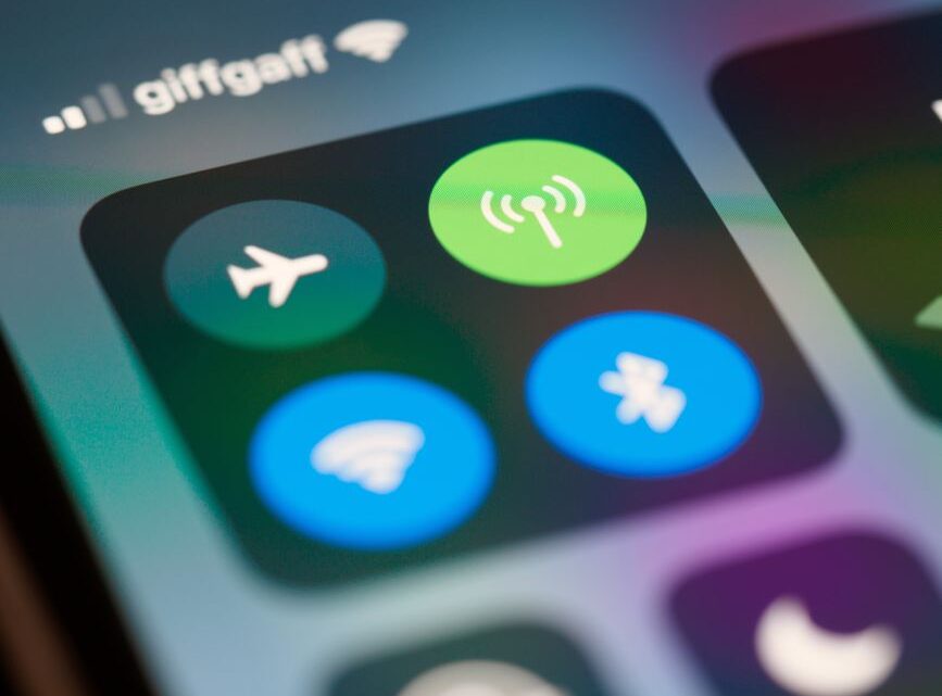 Automatyczne przełączanie Wi-Fi/danych – oszczędzaj!
